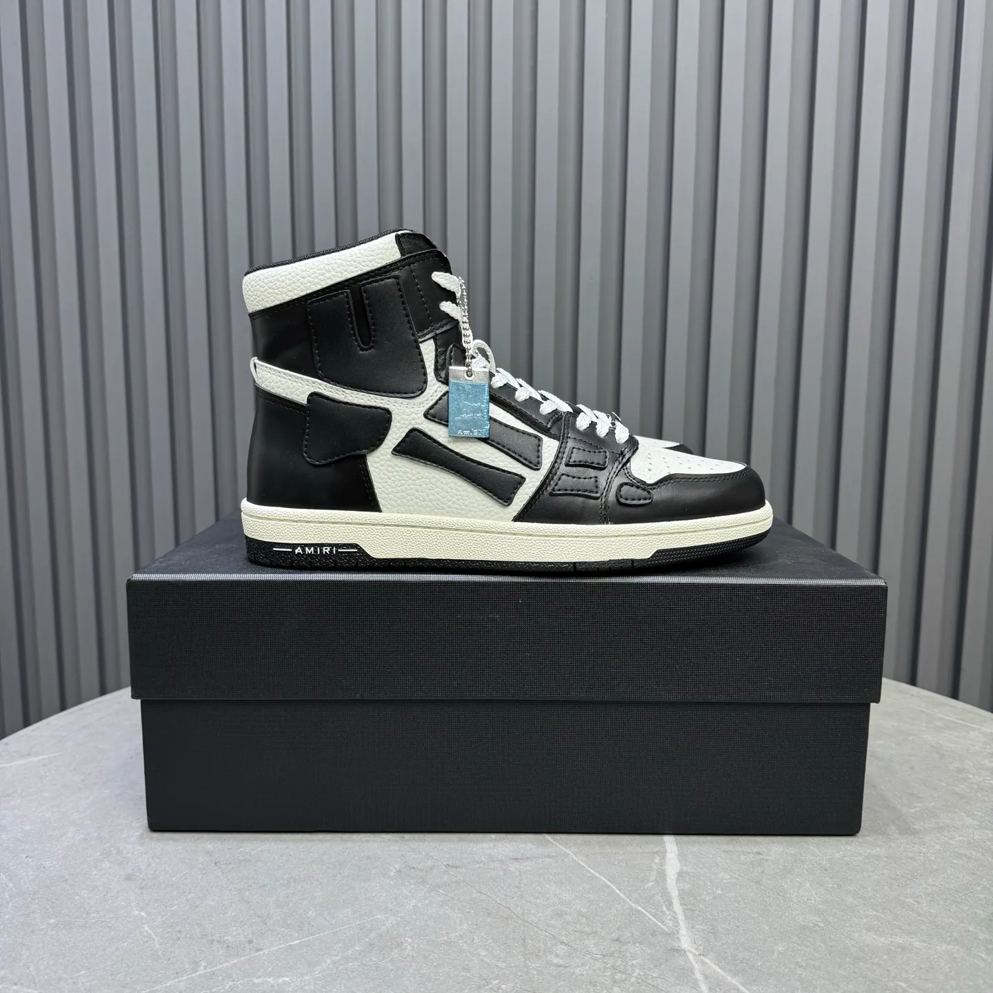 Men's shoes💰620💰 AMIRI AMIRI trendy brand hot sale🔥 Available all year round✅Couples💑 Official website synchronization Imported fabrics 1⃣️ratio 1⃣️Re-engraved, original factory special original sole, 35-45 (38.45. Non-refundable)
